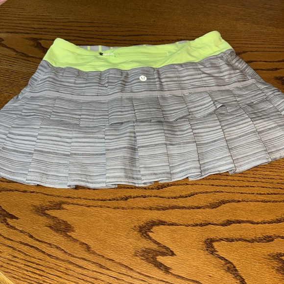 Lululemon - Picture 2 of 4